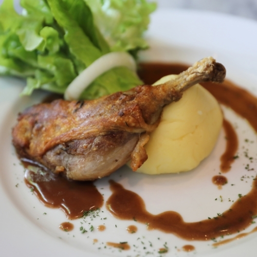photo of duck confit with vegetable 