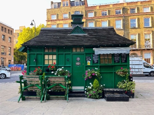 Photo of a Cabmen's Shelter on the side of a street in London